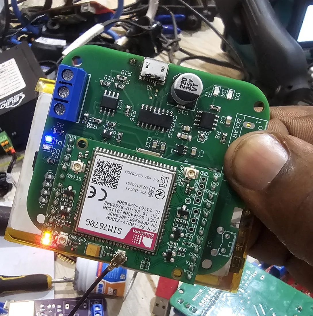 Nauvitel 4G cellular IoT board with SIM7670G module